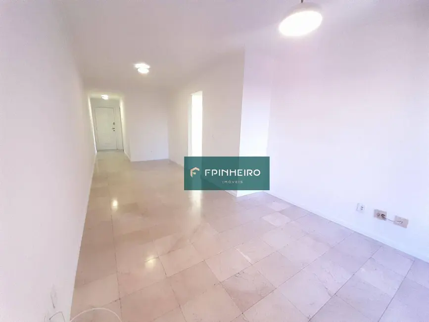 Apartamento com 3 quartos para alugar, 112m2 em Méier, Rio De Janeiro - RJ - imagem 5 Foto 5 de Apartamento com 3 quartos para alugar, 112m2 em Méier, Rio De Janeiro - RJ