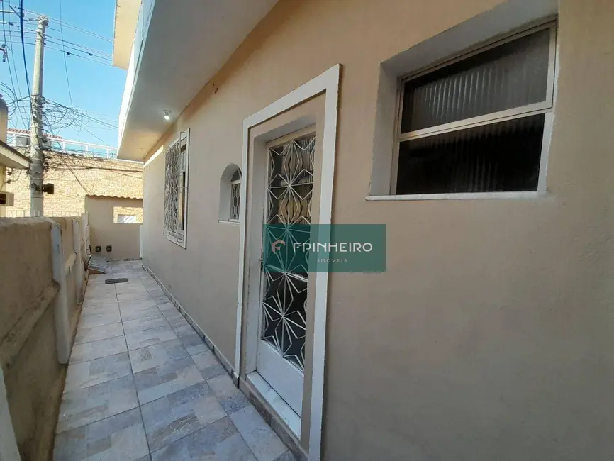 Casa com 2 quartos para alugar, 50m2 em Del Castilho, Rio De Janeiro - RJ - imagem 1 Foto 1 de Casa com 2 quartos para alugar, 50m2 em Del Castilho, Rio De Janeiro - RJ