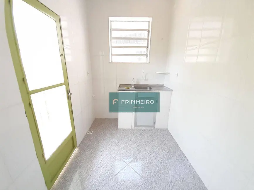 Foto 2 de Casa com 2 quartos para alugar, 50m2 em Bento Ribeiro, Rio De Janeiro - RJ