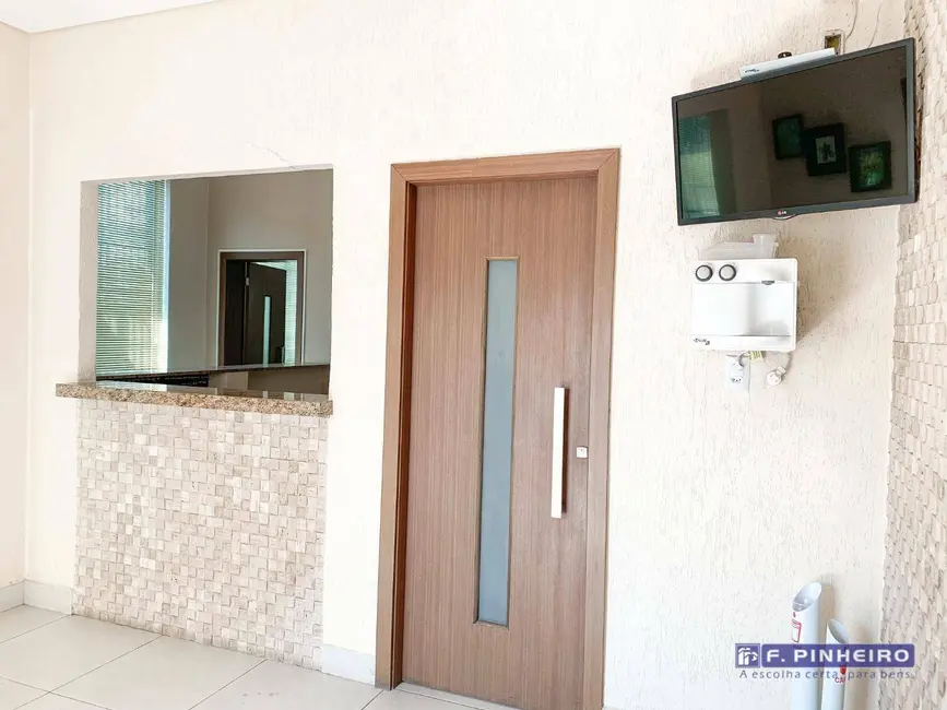 Sala Comercial para alugar, 300m2 em Méier, Rio De Janeiro - RJ - imagem 2 Foto 2 de Sala Comercial para alugar, 300m2 em Méier, Rio De Janeiro - RJ