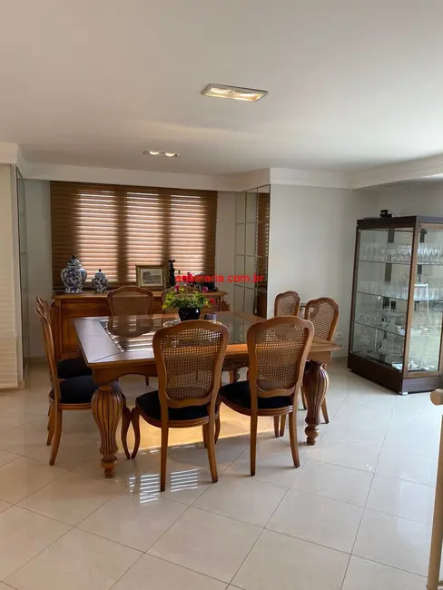 Apartamento com 3 quartos à venda, 270m2 em Sao Jose Dos Campos - SP - imagem 8 Foto 8 de Apartamento com 3 quartos à venda, 270m2 em Sao Jose Dos Campos - SP