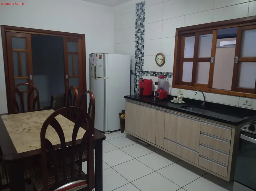 Foto 2 de Casa com 3 quartos à venda, 150m2 em Sao Jose Dos Campos - SP