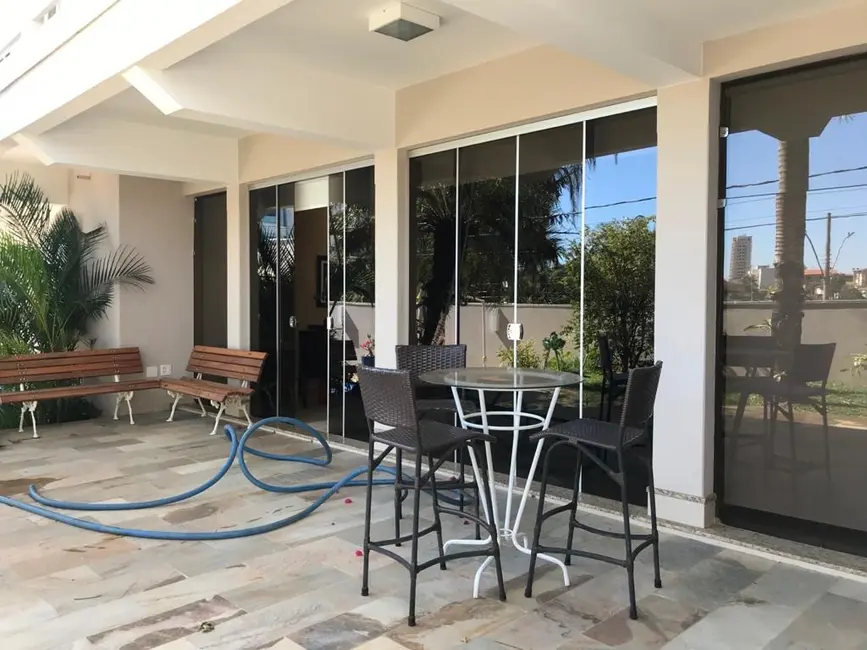 Casa com 5 quartos à venda, 430m2 em Vila Olímpica, Uberaba - MG - imagem 9 Foto 9 de Casa com 5 quartos à venda, 430m2 em Vila Olímpica, Uberaba - MG