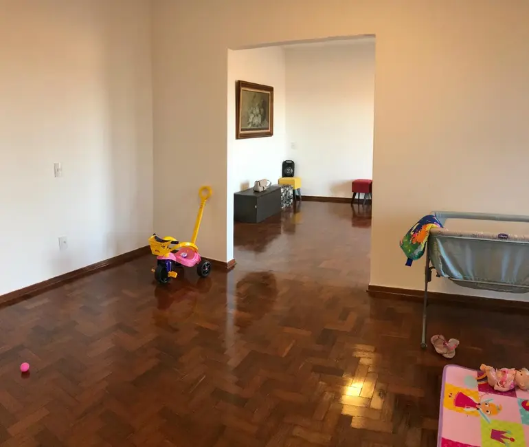 Casa com 3 quartos à venda, 199m2 em Estados Unidos, Uberaba - MG - imagem 4 Foto 4 de Casa com 3 quartos à venda, 199m2 em Estados Unidos, Uberaba - MG