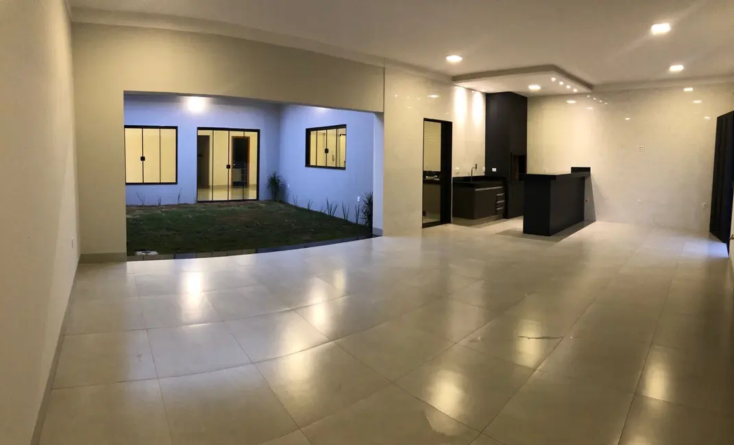 Foto 2 de Casa com 3 quartos à venda, 220m2 em Santa Marta, Uberaba - MG