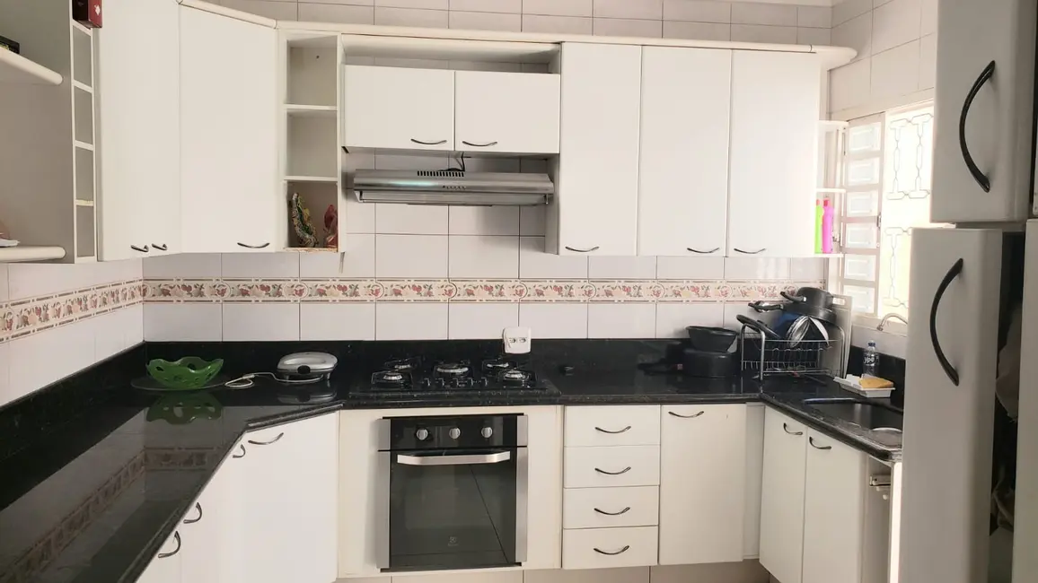 Casa com 3 quartos à venda, 108m2 em Conjunto Frei Eugênio, Uberaba - MG - imagem 2 Foto 2 de Casa com 3 quartos à venda, 108m2 em Conjunto Frei Eugênio, Uberaba - MG