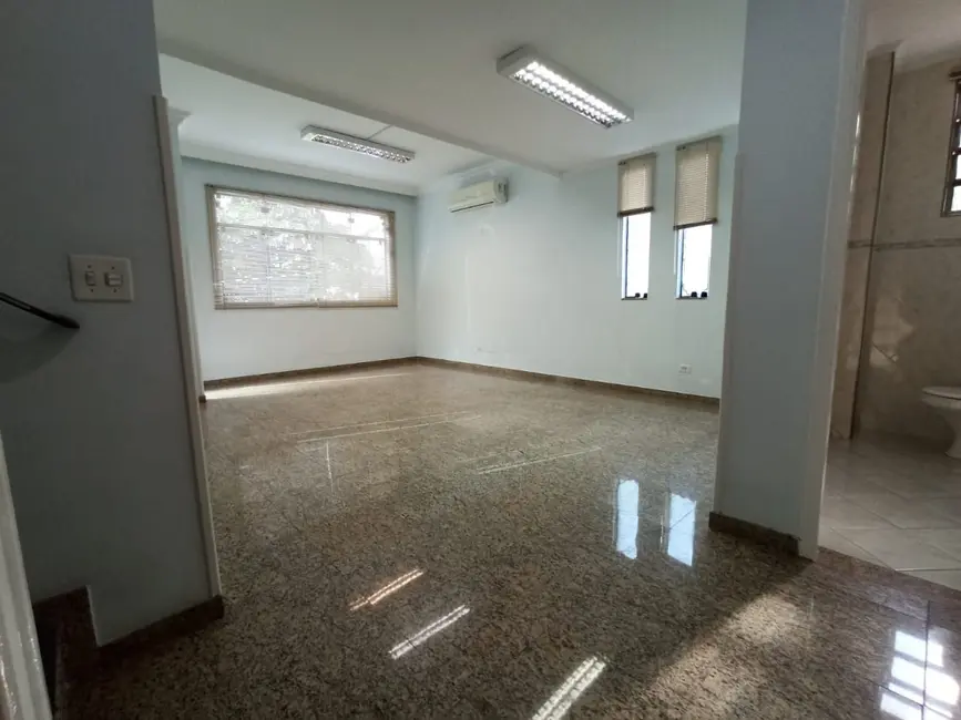 Sala Comercial com 4 quartos para alugar, 220m2 em Embaré, Santos - SP - imagem 8 Foto 8 de Sala Comercial com 4 quartos para alugar, 220m2 em Embaré, Santos - SP