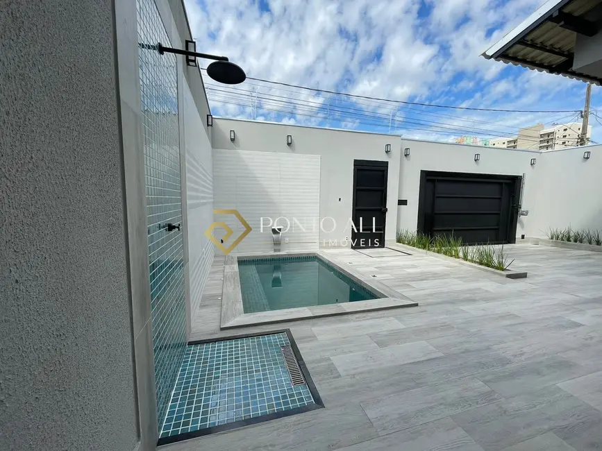 Casa com 4 quartos à venda, 280m2 em Jardim do Lago, Uberaba - MG - imagem 3 Foto 3 de Casa com 4 quartos à venda, 280m2 em Jardim do Lago, Uberaba - MG