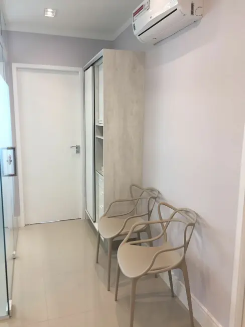 Sala Comercial para alugar, 10m2 em Gonzaga, Santos - SP - imagem 3 Foto 3 de Sala Comercial para alugar, 10m2 em Gonzaga, Santos - SP