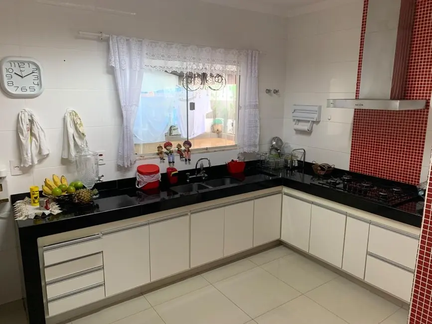 Casa com 3 quartos à venda, 230m2 em Estância dos Ipês, Uberaba - MG - imagem 7 Foto 7 de Casa com 3 quartos à venda, 230m2 em Estância dos Ipês, Uberaba - MG