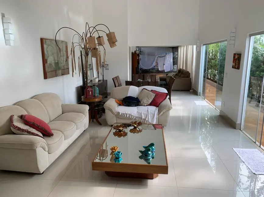 Foto 2 de Casa com 3 quartos à venda, 230m2 em Estância dos Ipês, Uberaba - MG