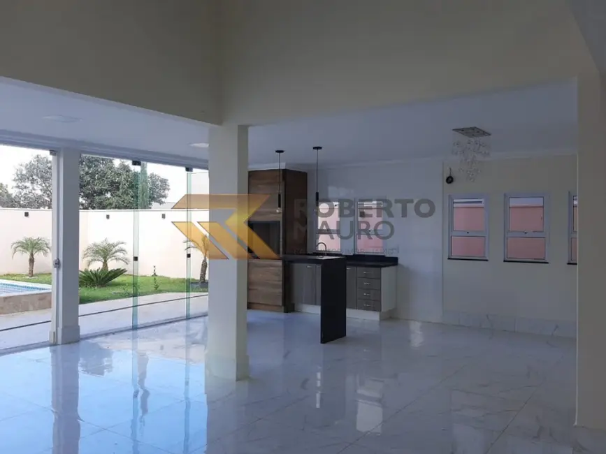 Foto 2 de Casa de Condomínio com 4 quartos à venda, 360m2 em Recreio dos Bandeirantes, Uberaba - MG