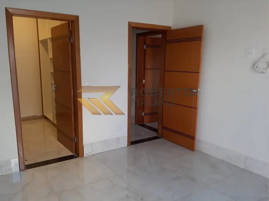 Foto 8 de Casa de Condomínio com 4 quartos à venda, 360m2 em Recreio dos Bandeirantes, Uberaba - MG