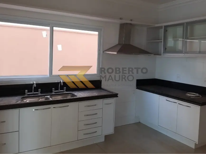 Foto 9 de Casa de Condomínio com 4 quartos à venda, 340m2 em Recreio dos Bandeirantes, Uberaba - MG