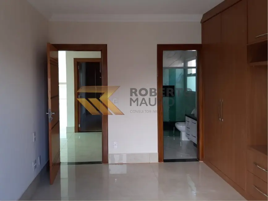 Foto 3 de Casa de Condomínio com 4 quartos à venda, 340m2 em Recreio dos Bandeirantes, Uberaba - MG