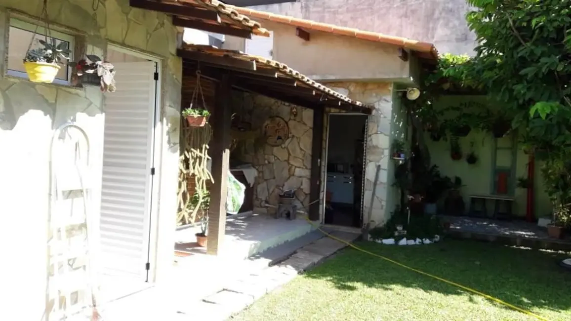 Casa com 2 quartos à venda, 100m2 em Palmeiras, Cabo Frio - RJ - imagem 2 Foto 2 de Casa com 2 quartos à venda, 100m2 em Palmeiras, Cabo Frio - RJ