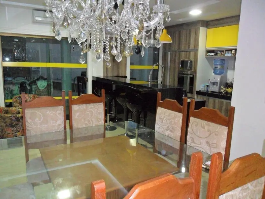 Casa com 3 quartos à venda, 225m2 em Portinho, Cabo Frio - RJ - imagem 5 Foto 5 de Casa com 3 quartos à venda, 225m2 em Portinho, Cabo Frio - RJ