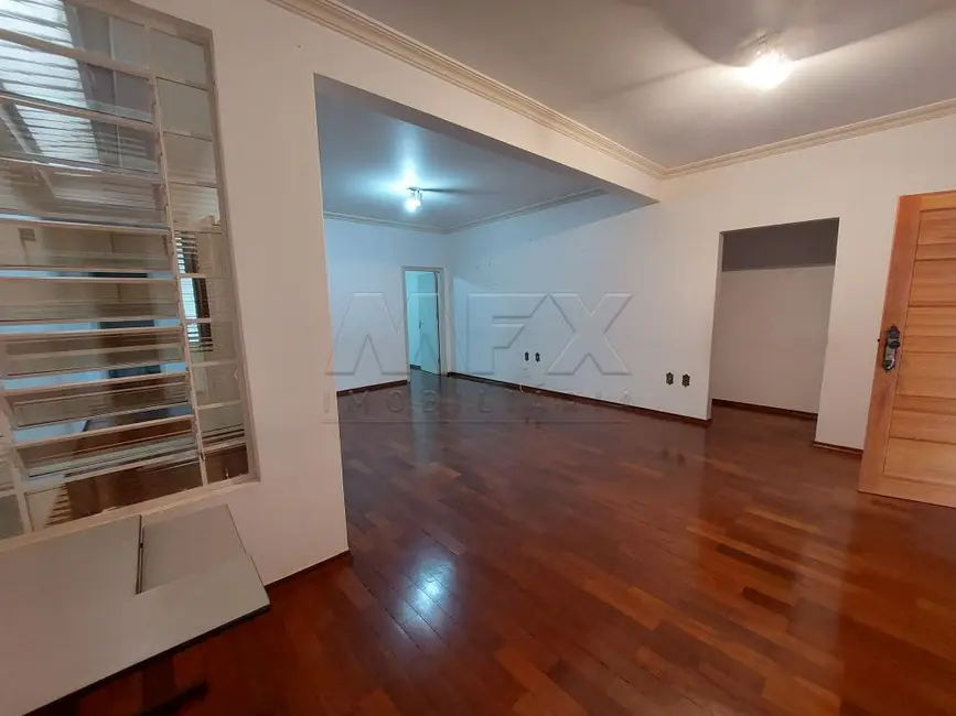 Foto 1 de Casa com 3 quartos à venda, 280m2 em Bauru - SP