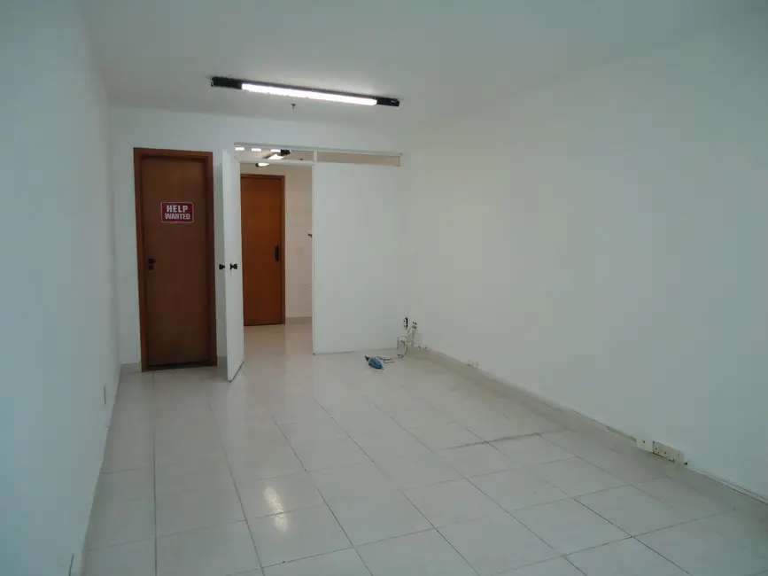 Sala Comercial à venda, 30m2 em Rio De Janeiro - RJ - imagem 2 Foto 2 de Sala Comercial à venda, 30m2 em Rio De Janeiro - RJ