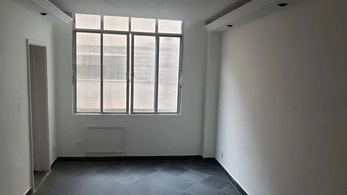 Sala Comercial à venda, 30m2 em Rio De Janeiro - RJ - imagem 2 Foto 2 de Sala Comercial à venda, 30m2 em Rio De Janeiro - RJ