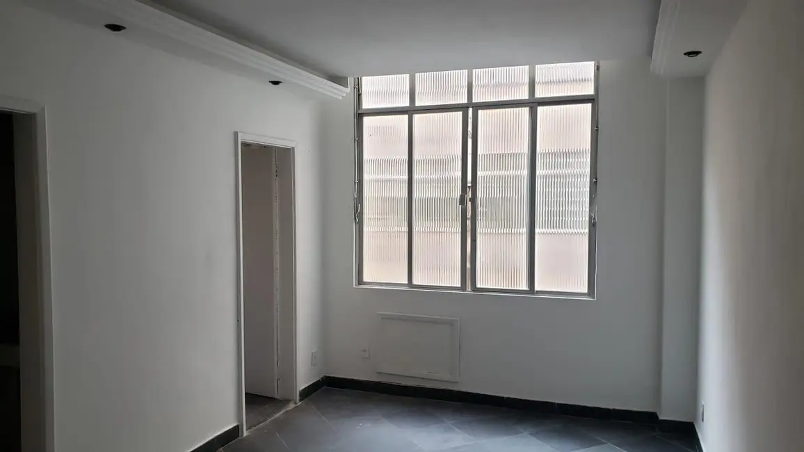 Sala Comercial à venda, 30m2 em Rio De Janeiro - RJ - imagem 1 Foto 1 de Sala Comercial à venda, 30m2 em Rio De Janeiro - RJ