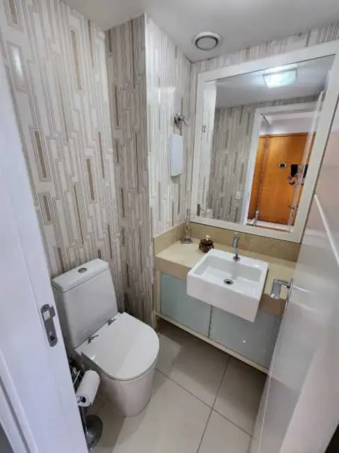 Apartamento com 3 quartos para alugar, 133m2 em Rio De Janeiro - RJ - imagem 9 Foto 9 de Apartamento com 3 quartos para alugar, 133m2 em Rio De Janeiro - RJ