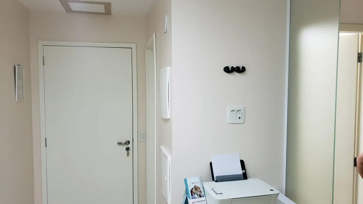 Sala Comercial à venda, 36m2 em Rio De Janeiro - RJ - imagem 4 Foto 4 de Sala Comercial à venda, 36m2 em Rio De Janeiro - RJ