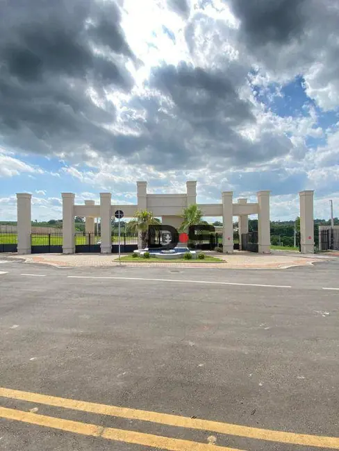 Foto 1 de Terreno / Lote à venda, 330m2 em Tiete - SP