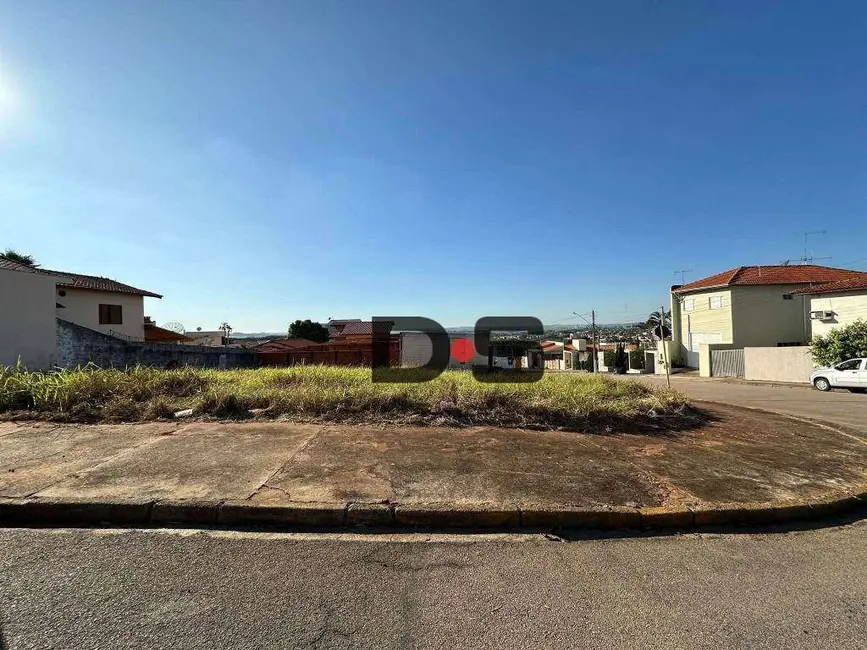 Foto 1 de Terreno / Lote à venda, 325m2 em Cerquilho - SP