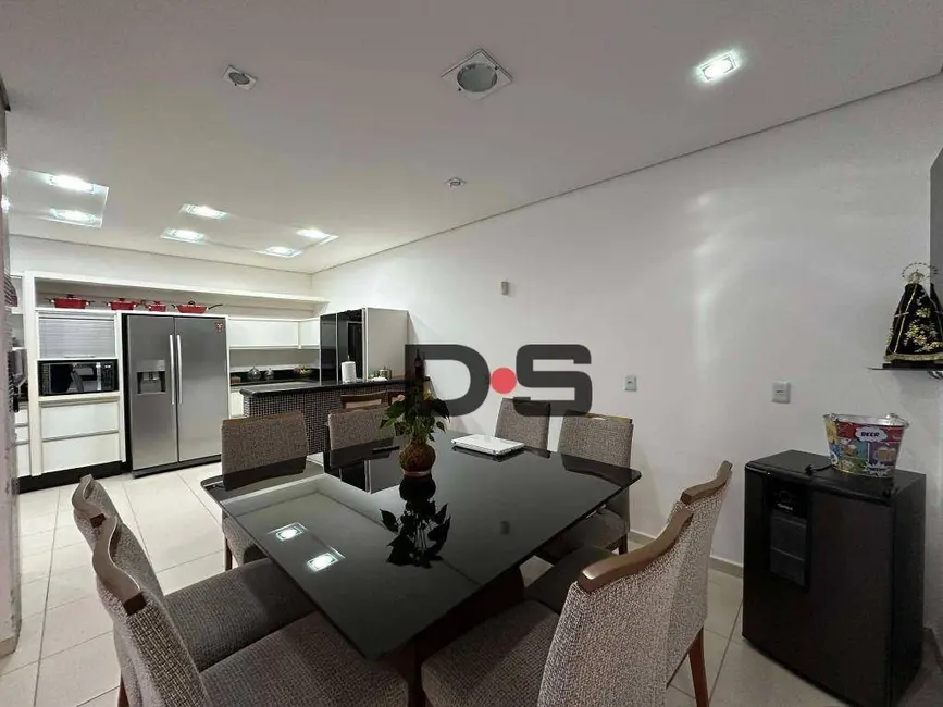 Sobrado com 4 quartos à venda, 334m2 em Cerquilho - SP - imagem 4 Foto 4 de Sobrado com 4 quartos à venda, 334m2 em Cerquilho - SP