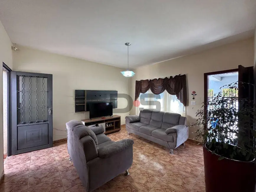 Foto 2 de Casa com 3 quartos à venda, 200m2 em Tiete - SP