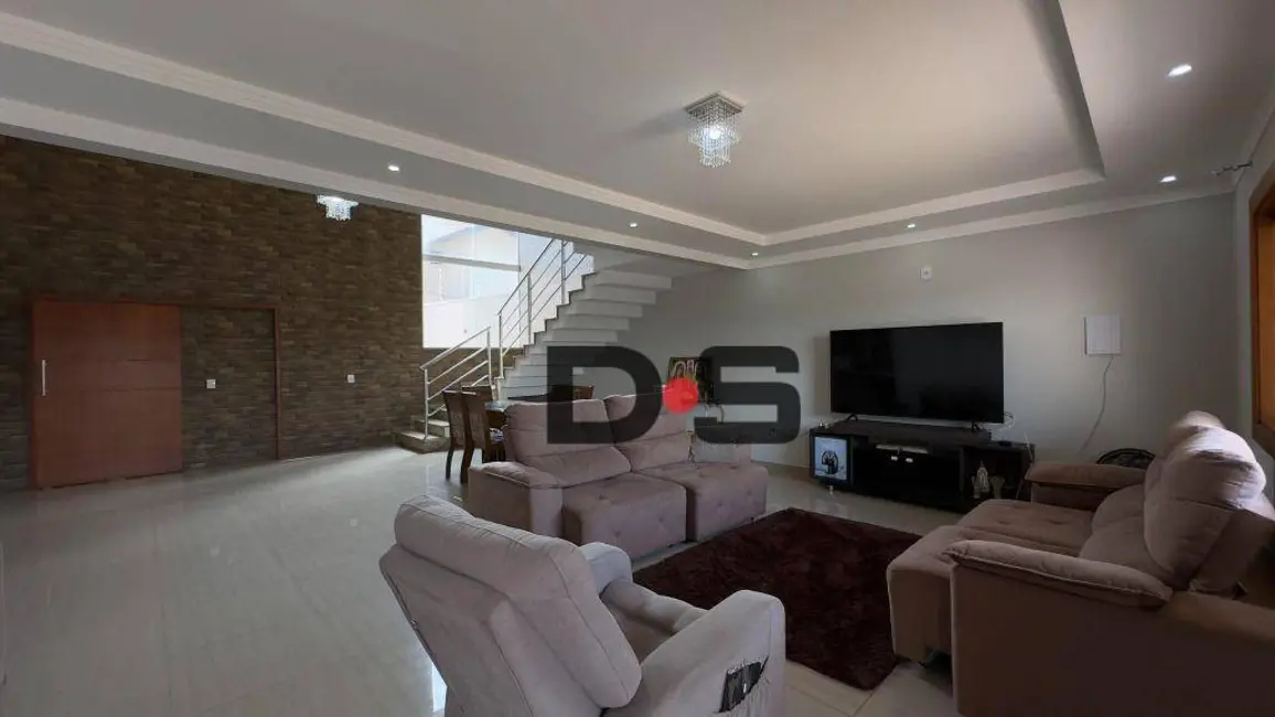 Foto 2 de Sobrado com 4 quartos à venda, 300m2 em Cerquilho - SP