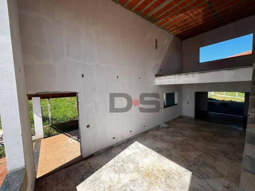 Chácara com 3 quartos à venda, 3000m2 em Cerquilho - SP - imagem 3 Foto 3 de Chácara com 3 quartos à venda, 3000m2 em Cerquilho - SP