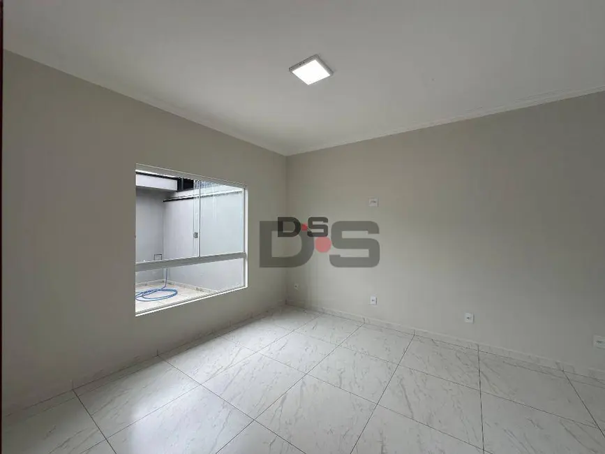 Foto 2 de Casa com 3 quartos à venda, 200m2 em Cerquilho - SP