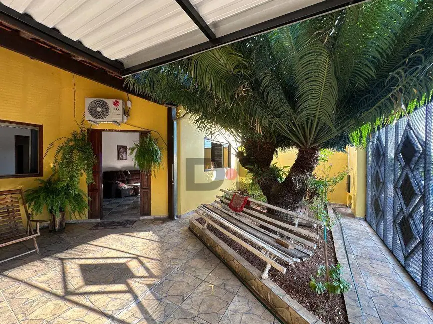 Casa com 4 quartos à venda, 300m2 em Cerquilho - SP - imagem 1 Foto 1 de Casa com 4 quartos à venda, 300m2 em Cerquilho - SP