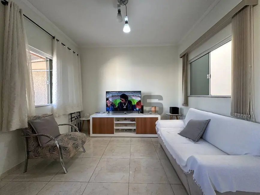 Casa com 3 quartos à venda, 200m2 em Cerquilho - SP - imagem 1 Foto 1 de Casa com 3 quartos à venda, 200m2 em Cerquilho - SP