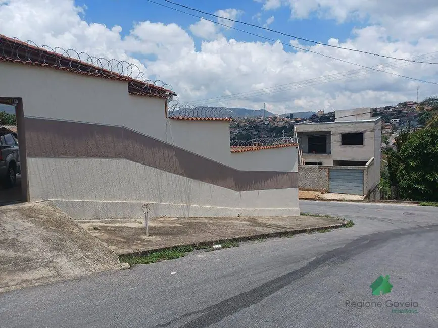 Foto 2 de Casa com 3 quartos à venda, 360m2 em Cruzeiro, Ibirite - MG