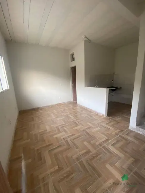 Foto 5 de Casa com 2 quartos para alugar, 60m2 em Ibirite - MG