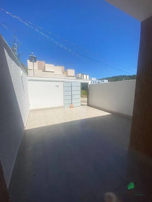 Foto 4 de Casa com 2 quartos para alugar, 100m2 em Camargos, Ibirite - MG
