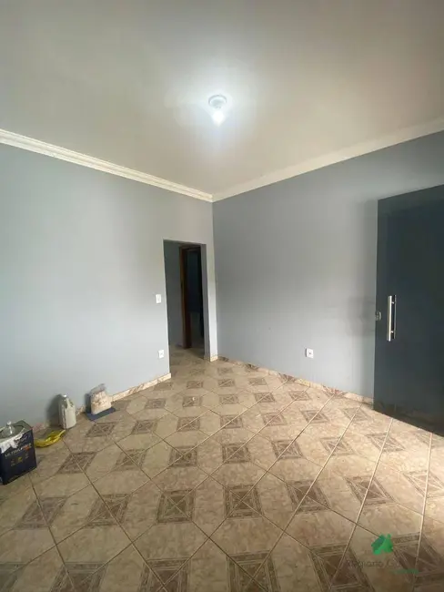 Foto 5 de Casa com 2 quartos para alugar, 360m2 em Ibirite - MG