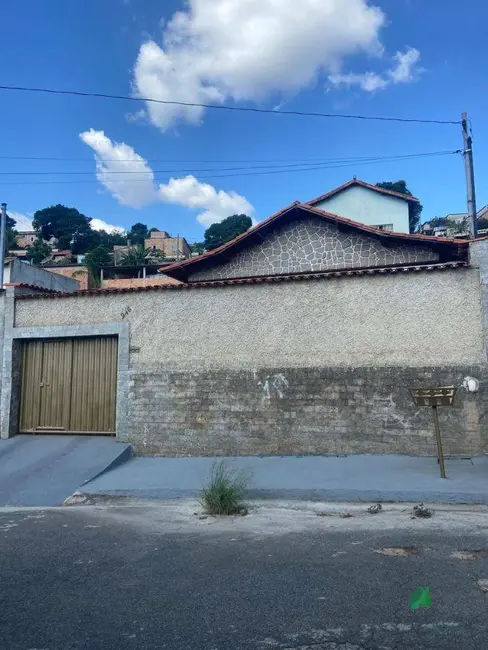Foto 1 de Casa com 2 quartos à venda, 230m2 em Déa Marly, Ibirite - MG