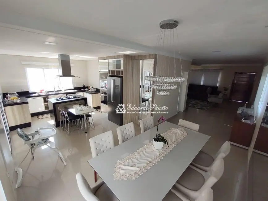 Foto 2 de Sobrado com 3 quartos à venda, 300m2 em Aruja - SP