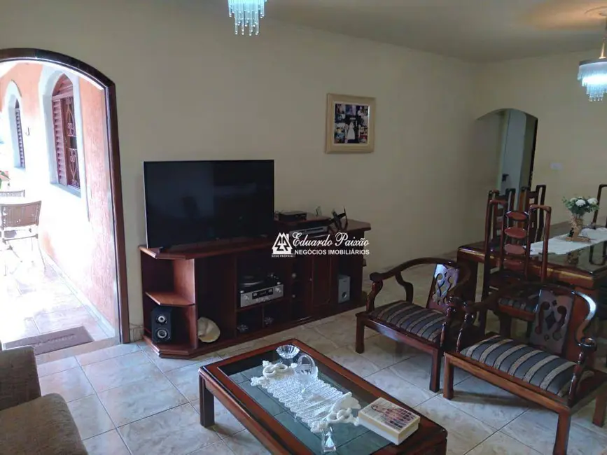 Sobrado com 3 quartos à venda, 522m2 em Jardim Santa Cecília, Guarulhos - SP - imagem 4 Foto 4 de Sobrado com 3 quartos à venda, 522m2 em Jardim Santa Cecília, Guarulhos - SP