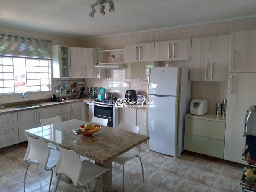 Sobrado com 3 quartos à venda, 522m2 em Jardim Santa Cecília, Guarulhos - SP - imagem 8 Foto 8 de Sobrado com 3 quartos à venda, 522m2 em Jardim Santa Cecília, Guarulhos - SP