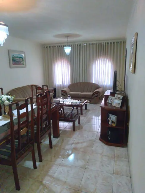 Sobrado com 3 quartos à venda, 522m2 em Jardim Santa Cecília, Guarulhos - SP - imagem 5 Foto 5 de Sobrado com 3 quartos à venda, 522m2 em Jardim Santa Cecília, Guarulhos - SP