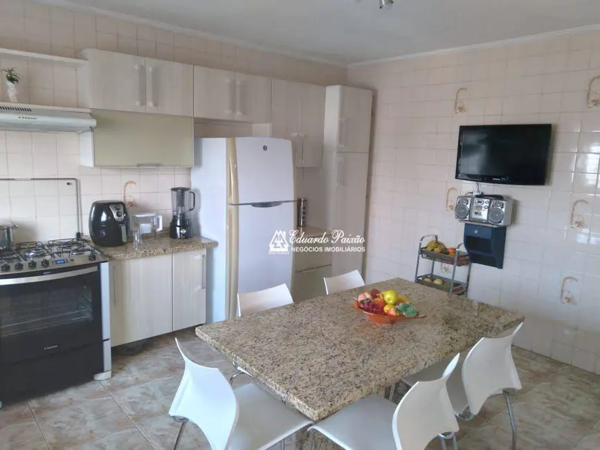 Sobrado com 3 quartos à venda, 522m2 em Jardim Santa Cecília, Guarulhos - SP - imagem 7 Foto 7 de Sobrado com 3 quartos à venda, 522m2 em Jardim Santa Cecília, Guarulhos - SP