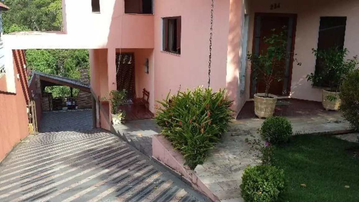 Foto 4 de Sobrado com 4 quartos à venda, 1260m2 em Caputera, Aruja - SP