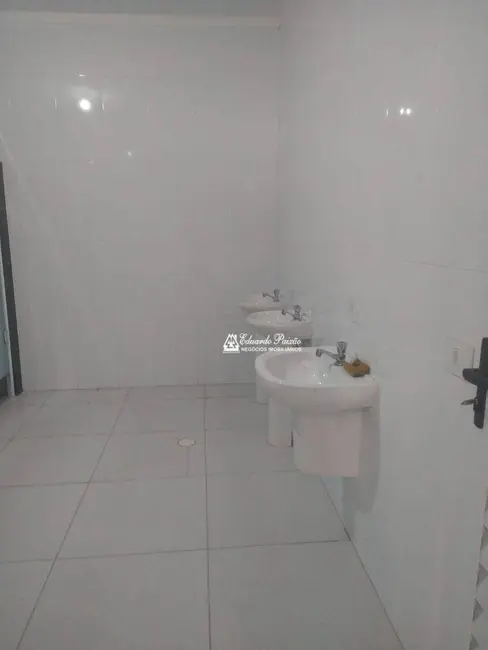 Armazém / Galpão para alugar, 700m2 em Jardim Presidente Dutra, Guarulhos - SP - imagem 4 Foto 4 de Armazém / Galpão para alugar, 700m2 em Jardim Presidente Dutra, Guarulhos - SP