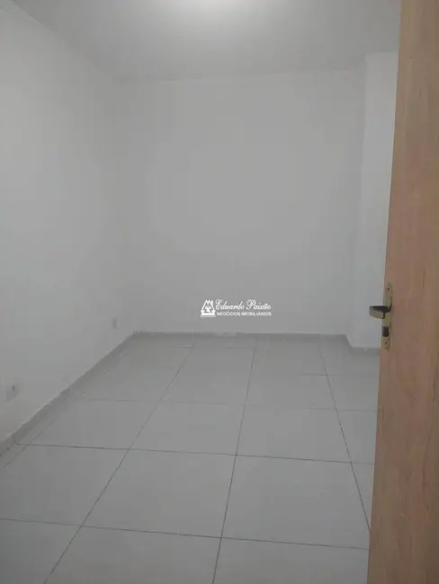 Armazém / Galpão para alugar, 700m2 em Jardim Presidente Dutra, Guarulhos - SP - imagem 2 Foto 2 de Armazém / Galpão para alugar, 700m2 em Jardim Presidente Dutra, Guarulhos - SP