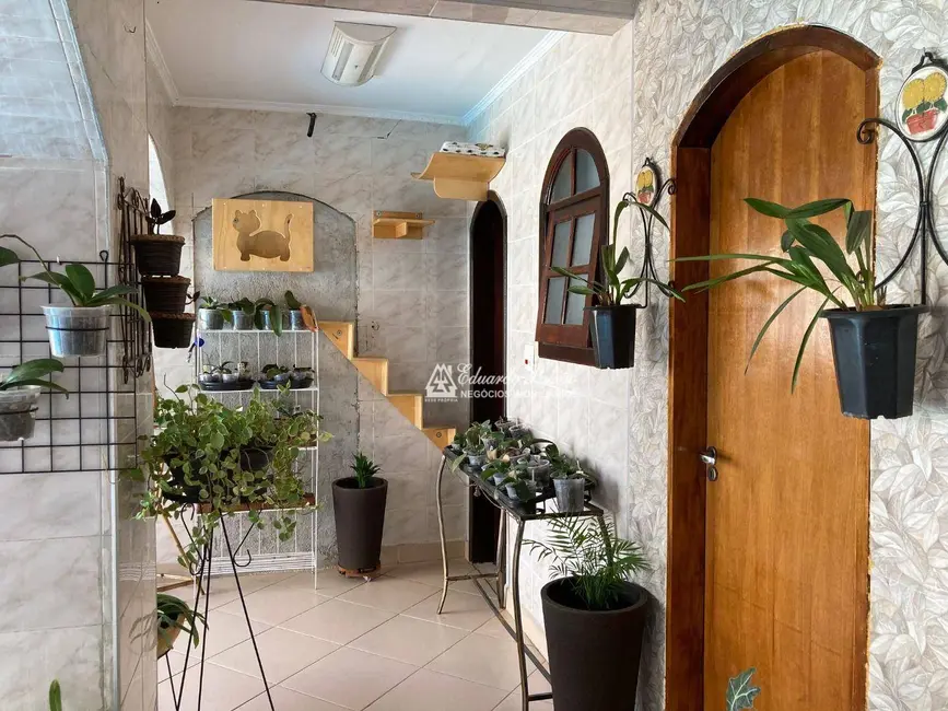 Casa com 3 quartos à venda, 500m2 em Vila Milton, Guarulhos - SP - imagem 5 Foto 5 de Casa com 3 quartos à venda, 500m2 em Vila Milton, Guarulhos - SP